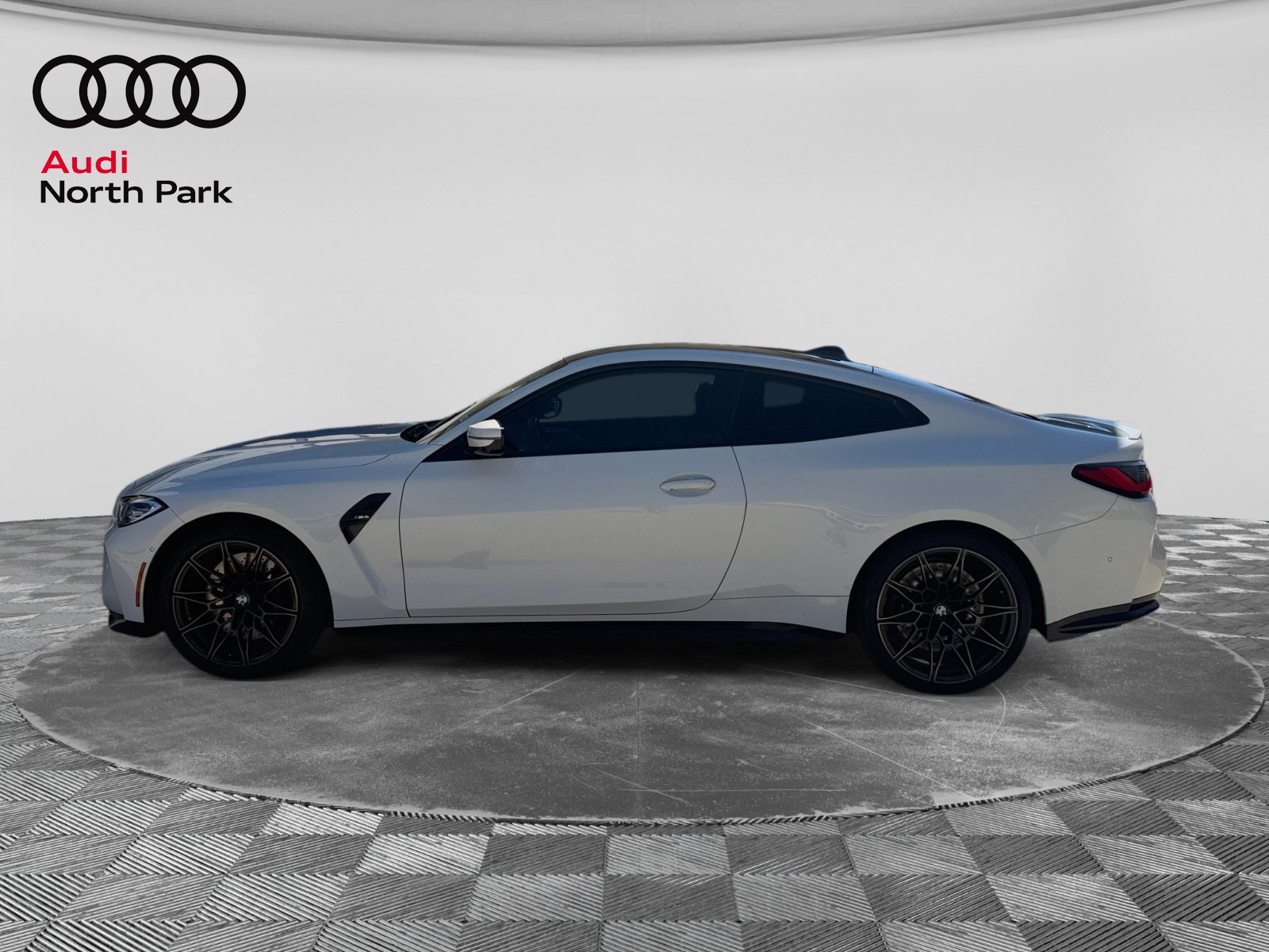 Used 2022 BMW M4 Coupe w/ M Driver's Package RWD image 2