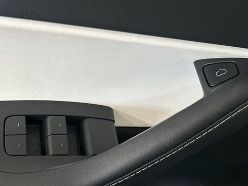 Used 2022 Tesla Model Y Performance image 13