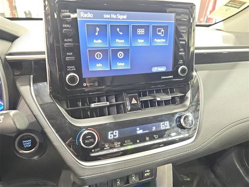 Used 2022 Toyota Corolla Cross XLE w/ Convenience Package image 20