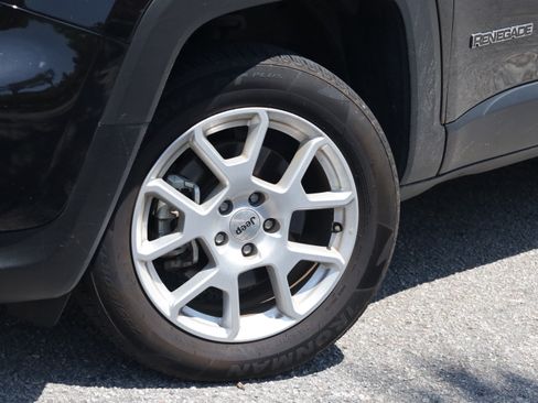 Used 2023 Jeep Renegade Latitude AWD/4WD image 16