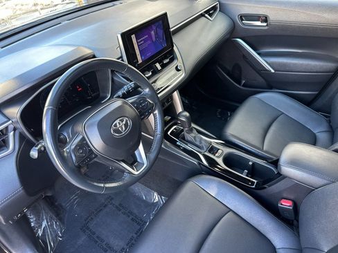 Used 2023 Toyota Corolla Cross XLE w/ Convenience Package AWD/4WD image 10