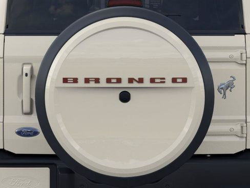 New 2026 Ford Bronco Outer Banks w/ Sasquatch Package AWD/4WD image 24
