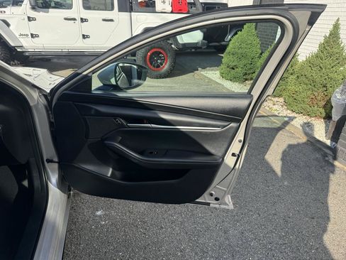Used 2023 MAZDA MAZDA3 s FWD image 27