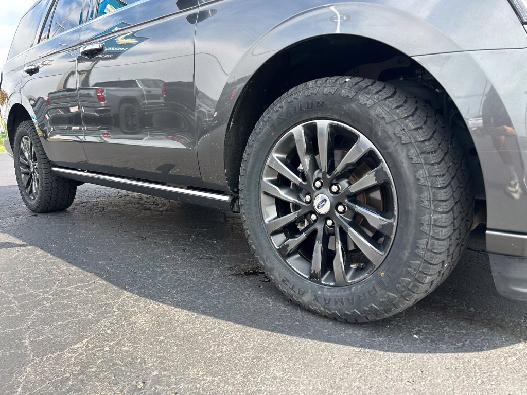 Used 2021 Ford Expedition Limited AWD/4WD image 11