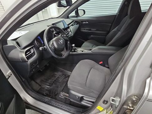 Used 2018 Toyota C-HR XLE FWD image 11