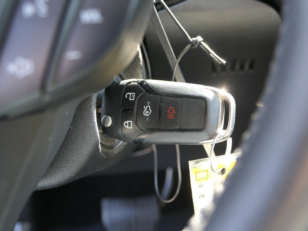 Used 2014 Ford Fusion SE w/ Equipment Group 202A FWD image 19