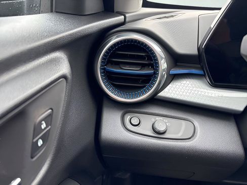 New 2026 Chevrolet Trax LT w/ Sunroof Package FWD image 25