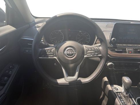 Used 2024 Nissan Altima 2.5 SV FWD image 13
