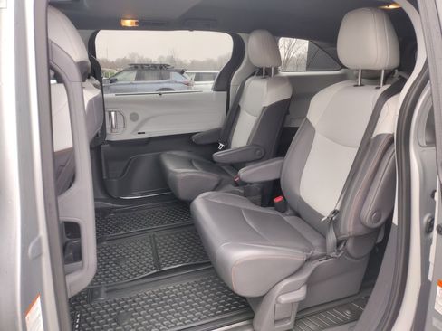 Used 2021 Toyota Sienna XSE image 8