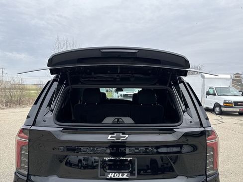 Certified 2025 Chevrolet Suburban Z71 AWD/4WD image 7