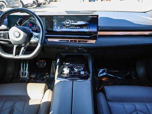 Used 2024 BMW 540i xDrive w/ Premium Package image 12