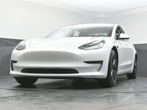 Used 2023 Tesla Model 3 Standard Range image 51