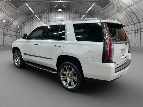 Used 2016 Cadillac Escalade Luxury image 3