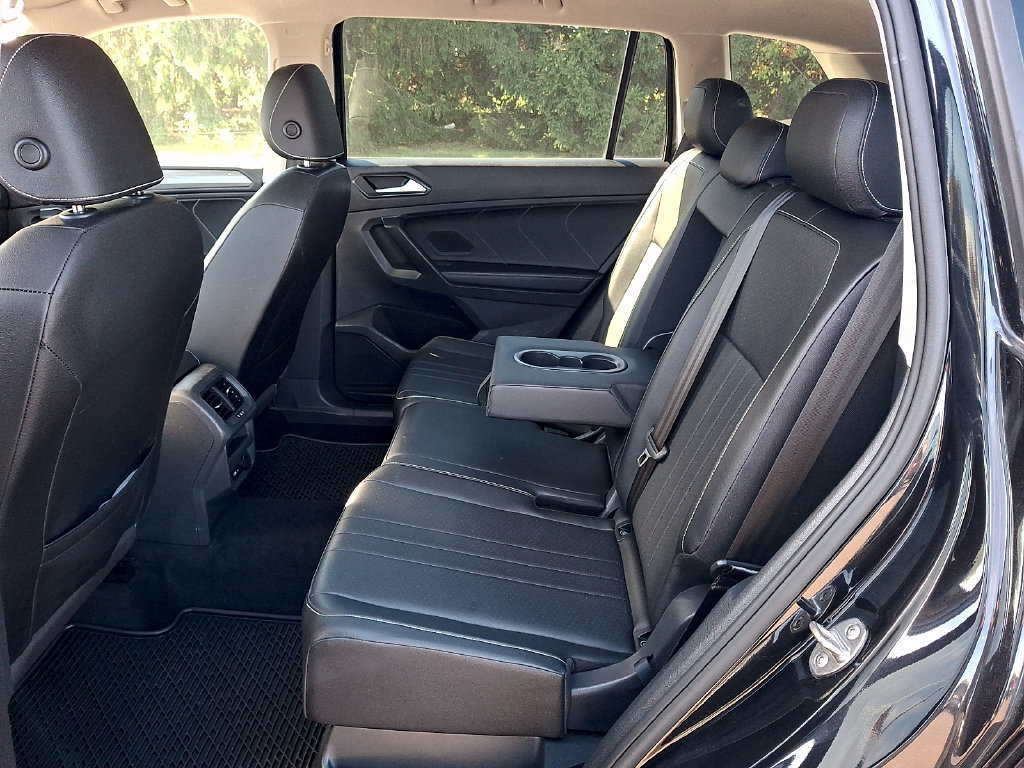 Used 2023 Volkswagen Tiguan SE AWD/4WD image 13