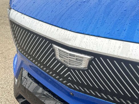 New 2026 Cadillac Optiq Luxury 1 image 30