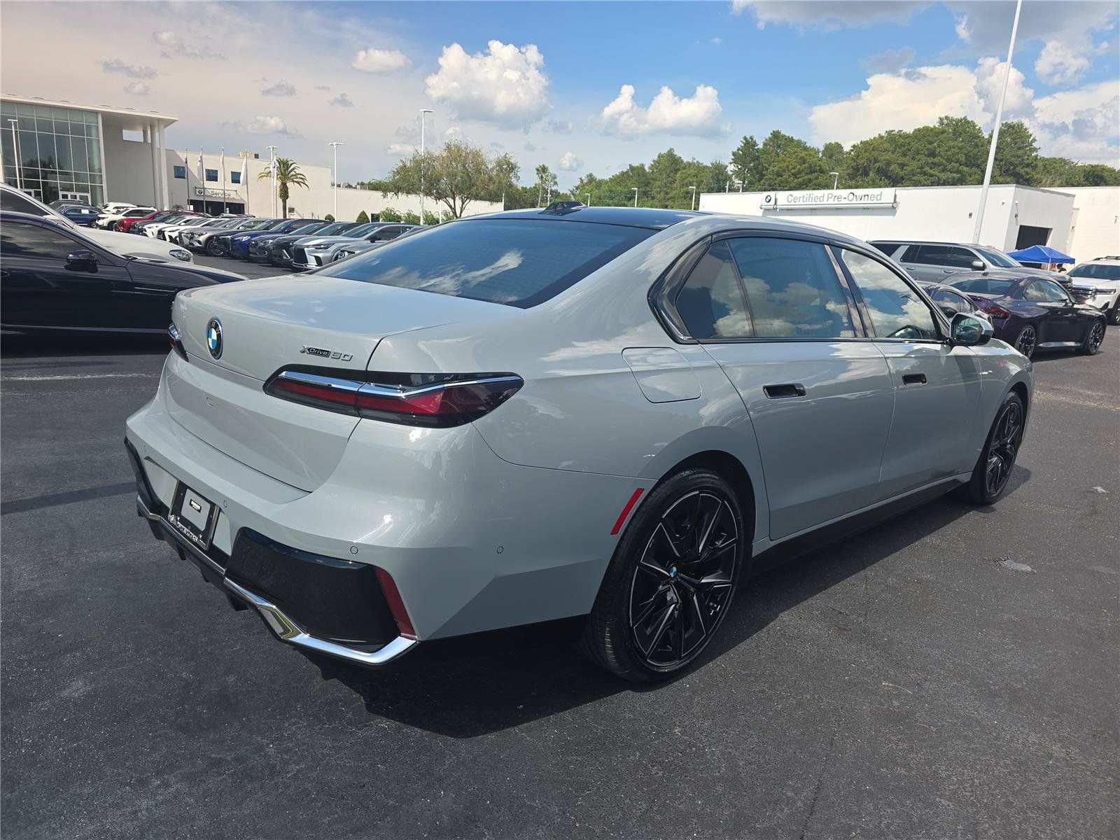 Certified 2023 BMW i7 xDrive60 w/ Luxury Rear Seating Package AWD/4WD image 2
