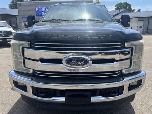 Used 2017 Ford F250 Lariat w/ Lariat Value Package AWD/4WD image 3