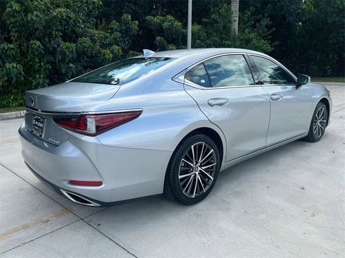 Certified 2024 Lexus ES 350 w/ Premium Package image 7