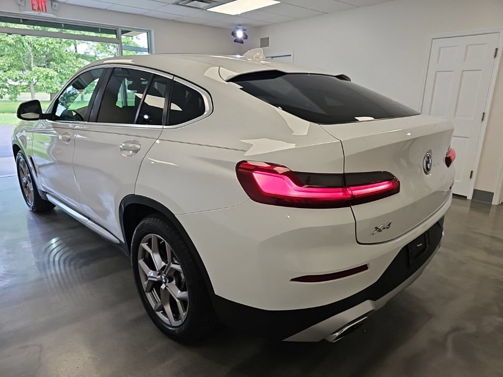 Used 2022 BMW X4 xDrive30i w/ Convenience Package AWD/4WD image 3