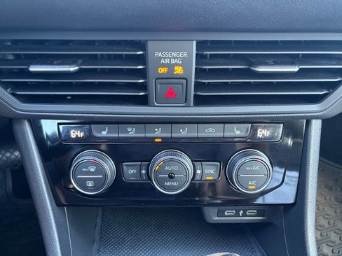Certified 2022 Volkswagen Jetta SE FWD image 15