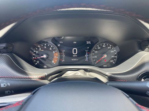 Used 2025 Jeep Compass Trailhawk AWD/4WD image 39