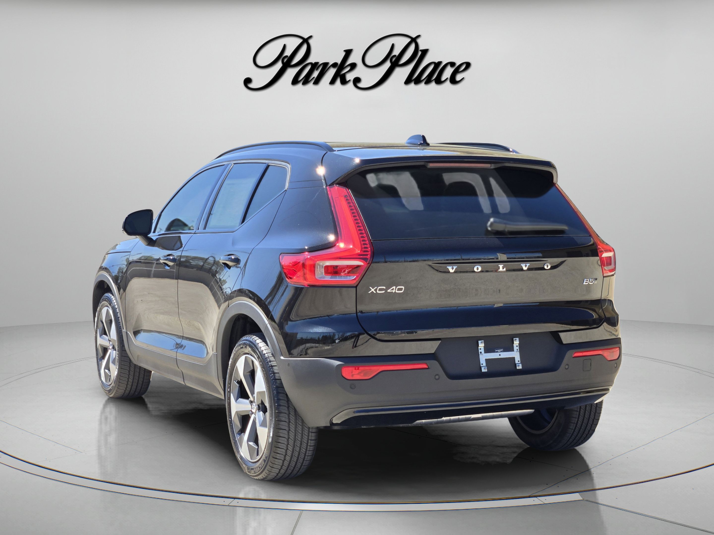 Used 2026 Volvo XC40 B5 Plus w/ Protection Package Premier AWD/4WD image 3