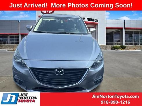 Used 2016 MAZDA MAZDA3 i Touring FWD image 2