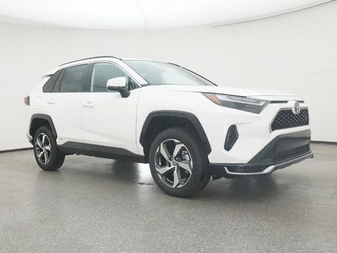 New 2025 Toyota RAV4 SE image 30