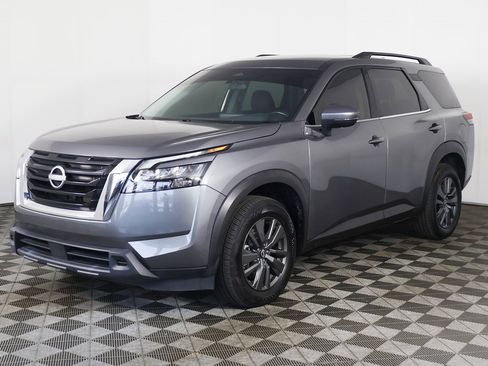 Used 2023 Nissan Pathfinder SV image 8