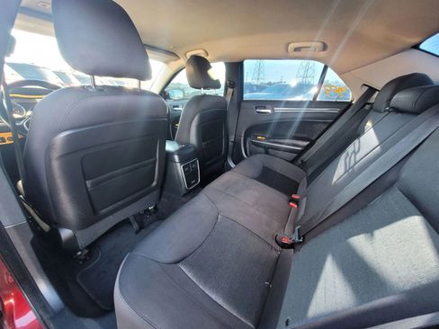 Used 2018 Chrysler 300 Touring w/ Driver Convenience Group image 10