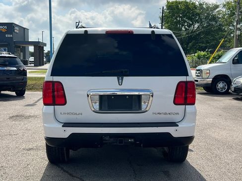 Used 2006 Lincoln Navigator Luxury RWD image 7
