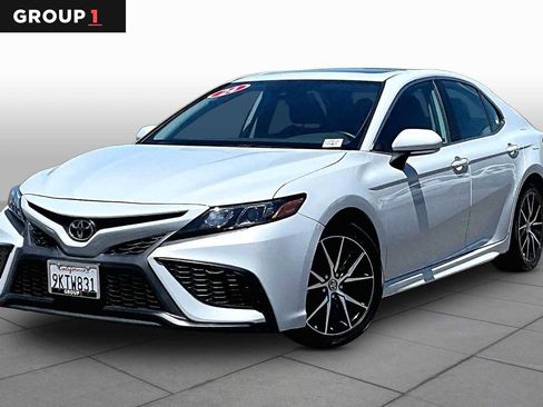 Used 2024 Toyota Camry SE FWD image 1