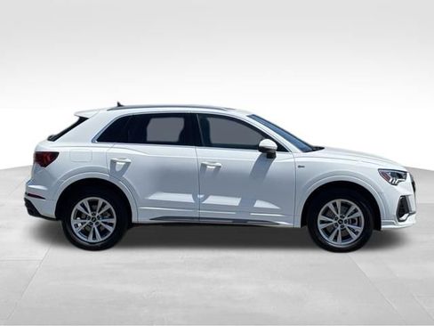 Certified 2025 Audi Q3 2.0T Premium w/ Convenience Package AWD/4WD image 9