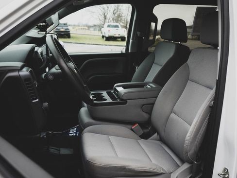 Used 2018 Chevrolet Silverado 1500 Custom w/ Custom Value Package image 18