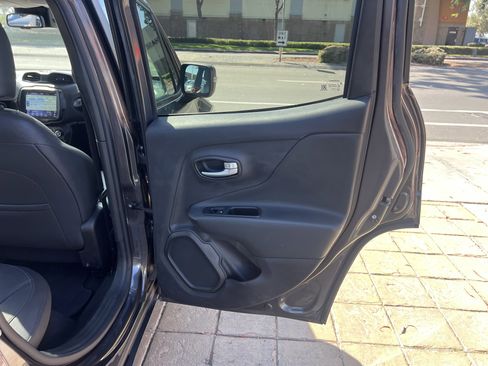 Used 2020 Jeep Renegade Limited w/ UConnect 8.4 Nav Group image 29