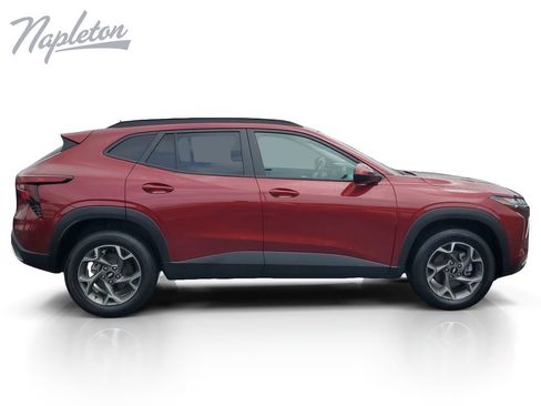 Used 2025 Chevrolet Trax LT FWD image 7