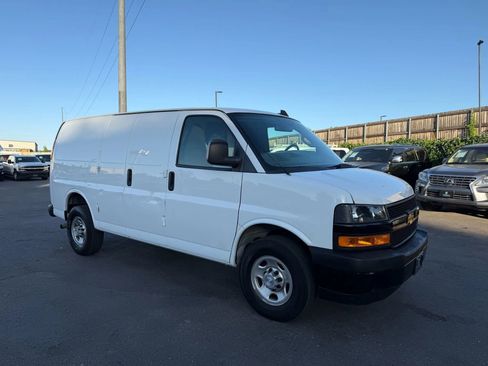 Used 2018 Chevrolet Express 2500 image 7