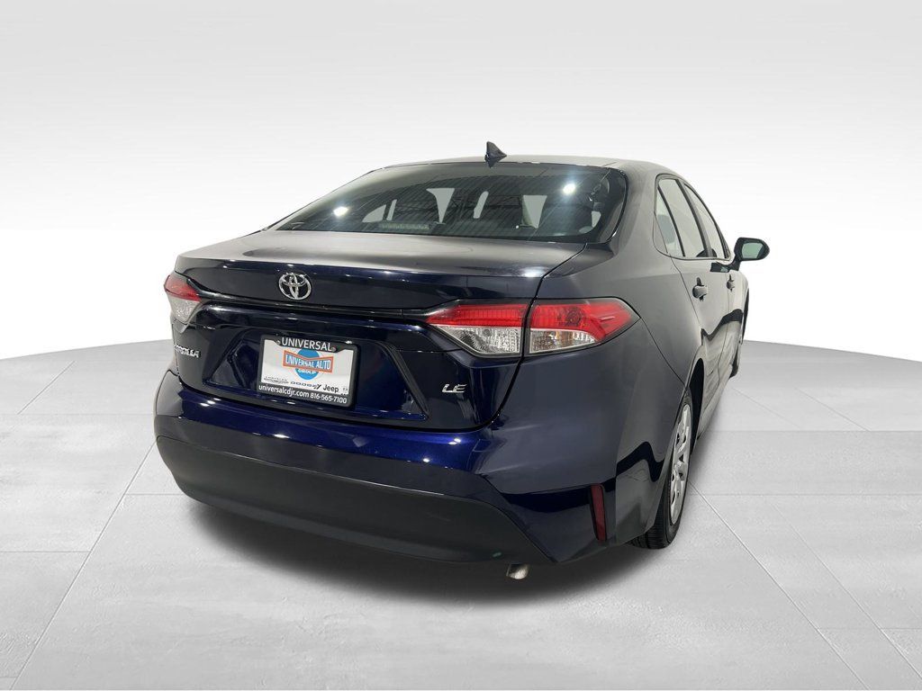 Used 2024 Toyota Corolla LE FWD image 2