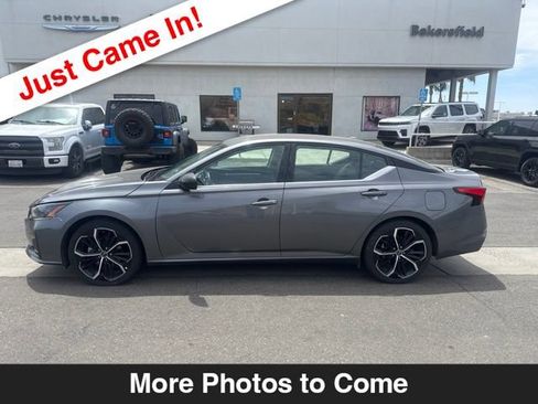 Used 2024 Nissan Altima 2.5 SR FWD image 2
