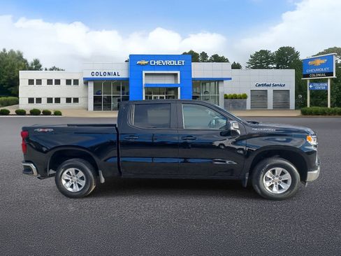 Used 2025 Chevrolet Silverado 1500 LT AWD/4WD image 3
