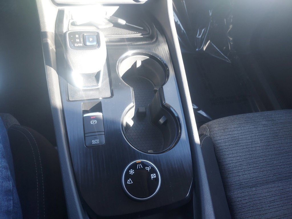Used 2021 Nissan Rogue S AWD/4WD image 16