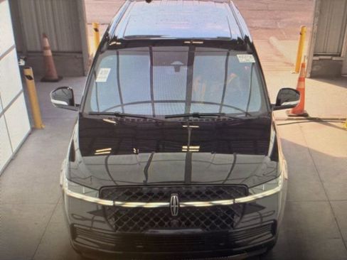 Used 2025 Lincoln Navigator L Reserve w/ Jet Appearance Package image 13