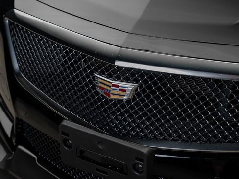 Used 2018 Cadillac CTS V w/ Carbon Fiber Package RWD image 5