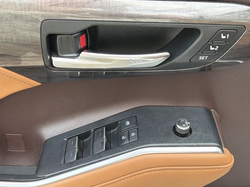 Used 2020 Toyota Highlander Platinum FWD image 22