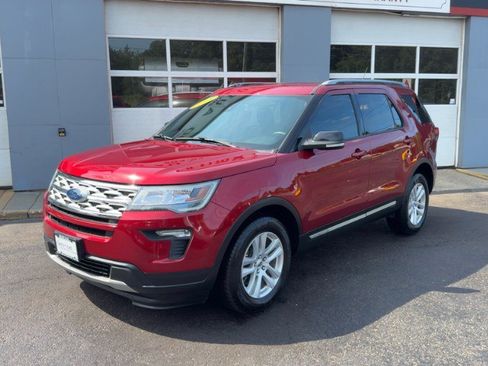 Used 2018 Ford Explorer XLT w/ Equipment Group 201A AWD/4WD image 2