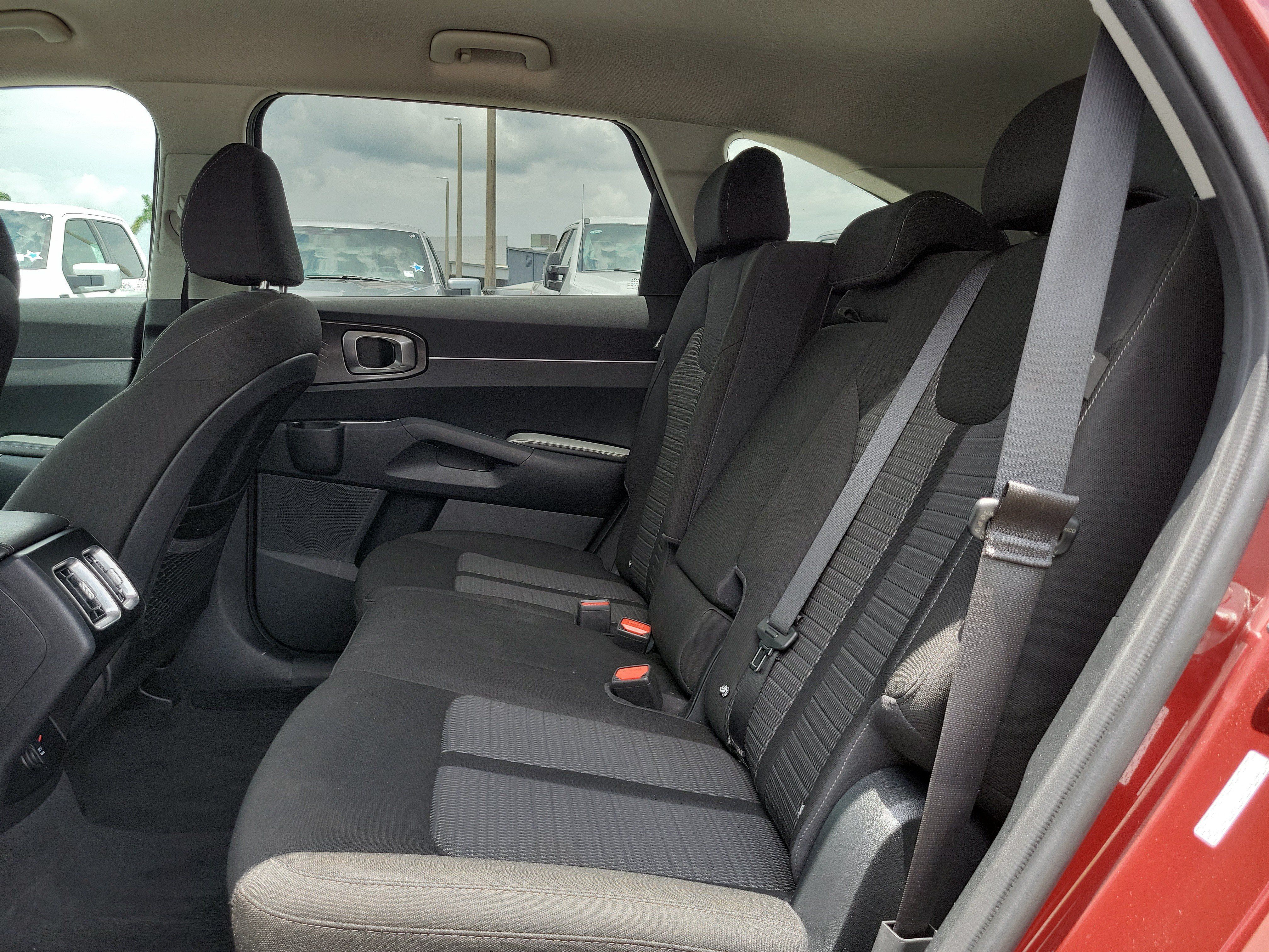 Used 2024 Kia Sorento LX FWD image 12