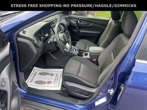 Used 2018 Nissan Rogue SV w/ Premium Package image 17