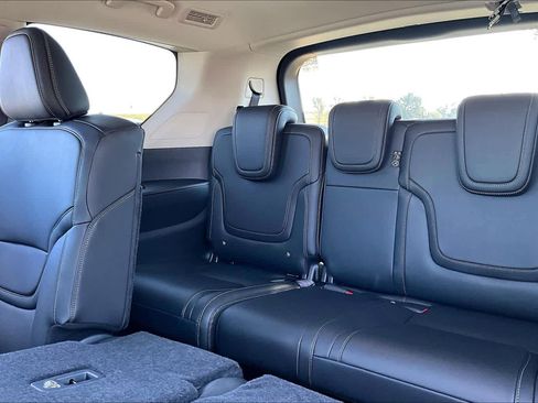 New 2025 Nissan Armada SV image 19