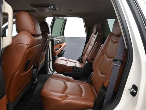 Used 2015 Cadillac Escalade Premium AWD/4WD image 16