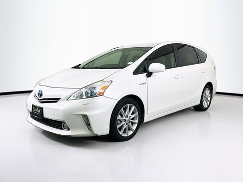 Used 2013 Toyota Prius V Five w/ Preferred Accessory Pkg FWD image 3